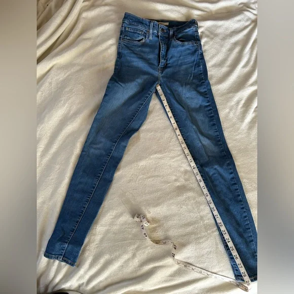 Levi's High Rise Skinny Jeans - Picture 7 of 12